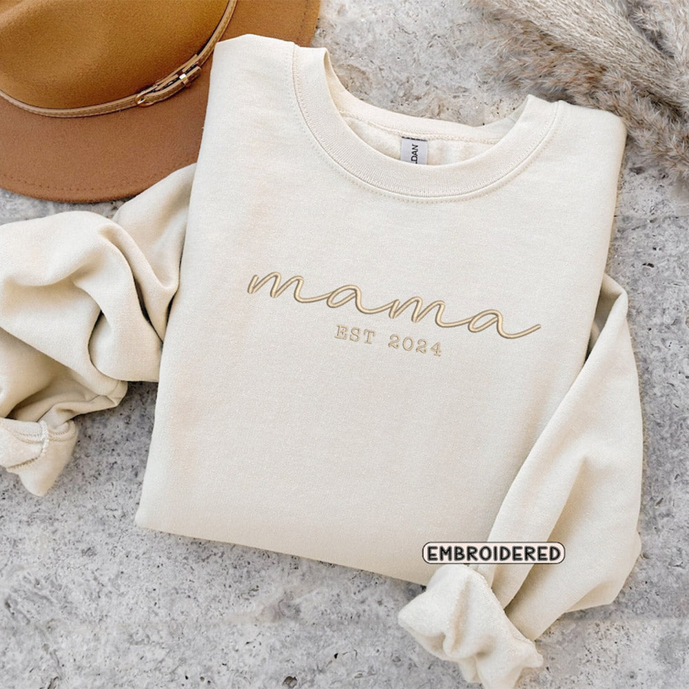 Personalisiertes Sweatshirt mit individuell bestickten Namen und optionalem Spitznamen, stilvolles Geschenk für die liebe Mama