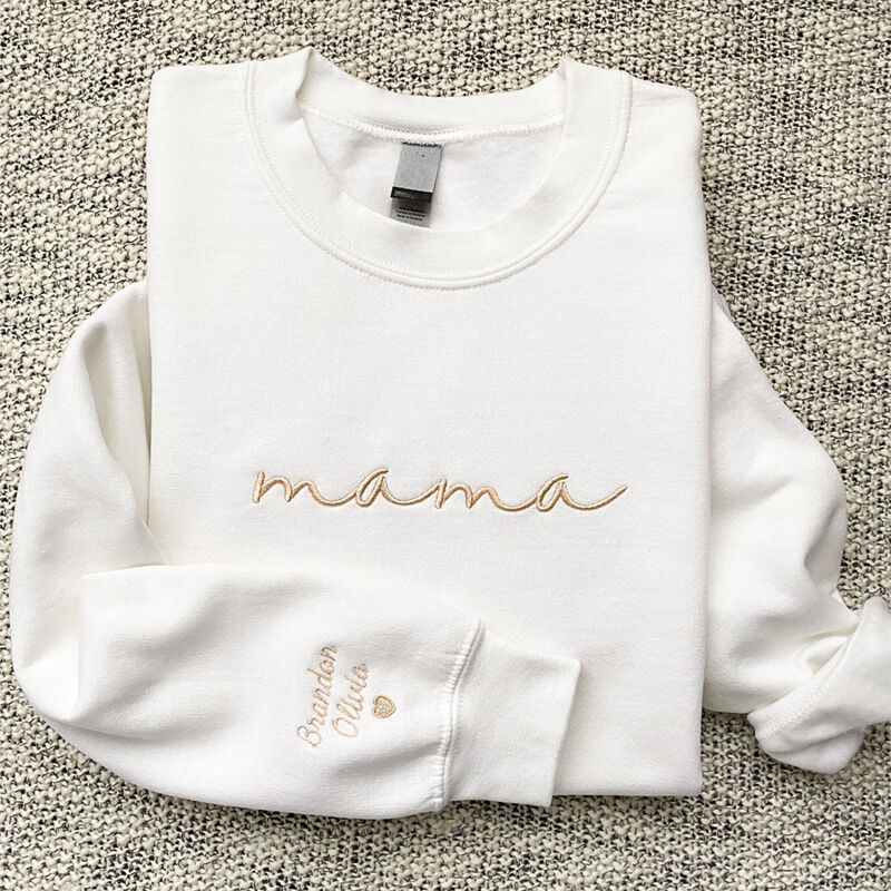 Personalisiertes Sweatshirt mit individuell bestickten Namen und optionalem Spitznamen, stilvolles Geschenk für die liebe Mama