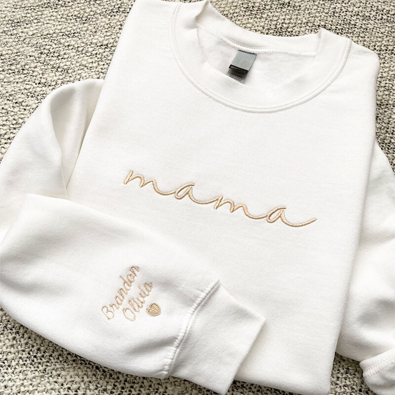 Personalisiertes Sweatshirt mit individuell bestickten Namen und optionalem Spitznamen, stilvolles Geschenk für die liebe Mama