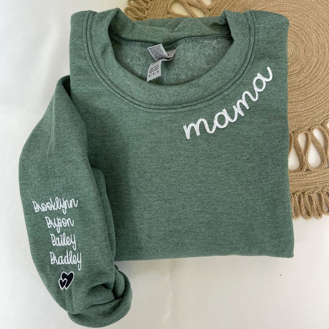 Personalisiertes Sweatshirt, benutzerdefinierte bestickte Namen mit Mama am Ausschnitt, einzigartiges Geschenk für die liebe Mama