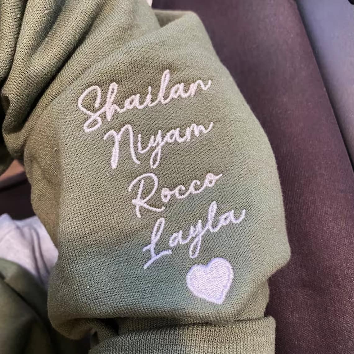 Sudadera bordada con escote de mamá personalizada con el nombre del niño en la manga, regalo del Día de la Madre para mamá Nana