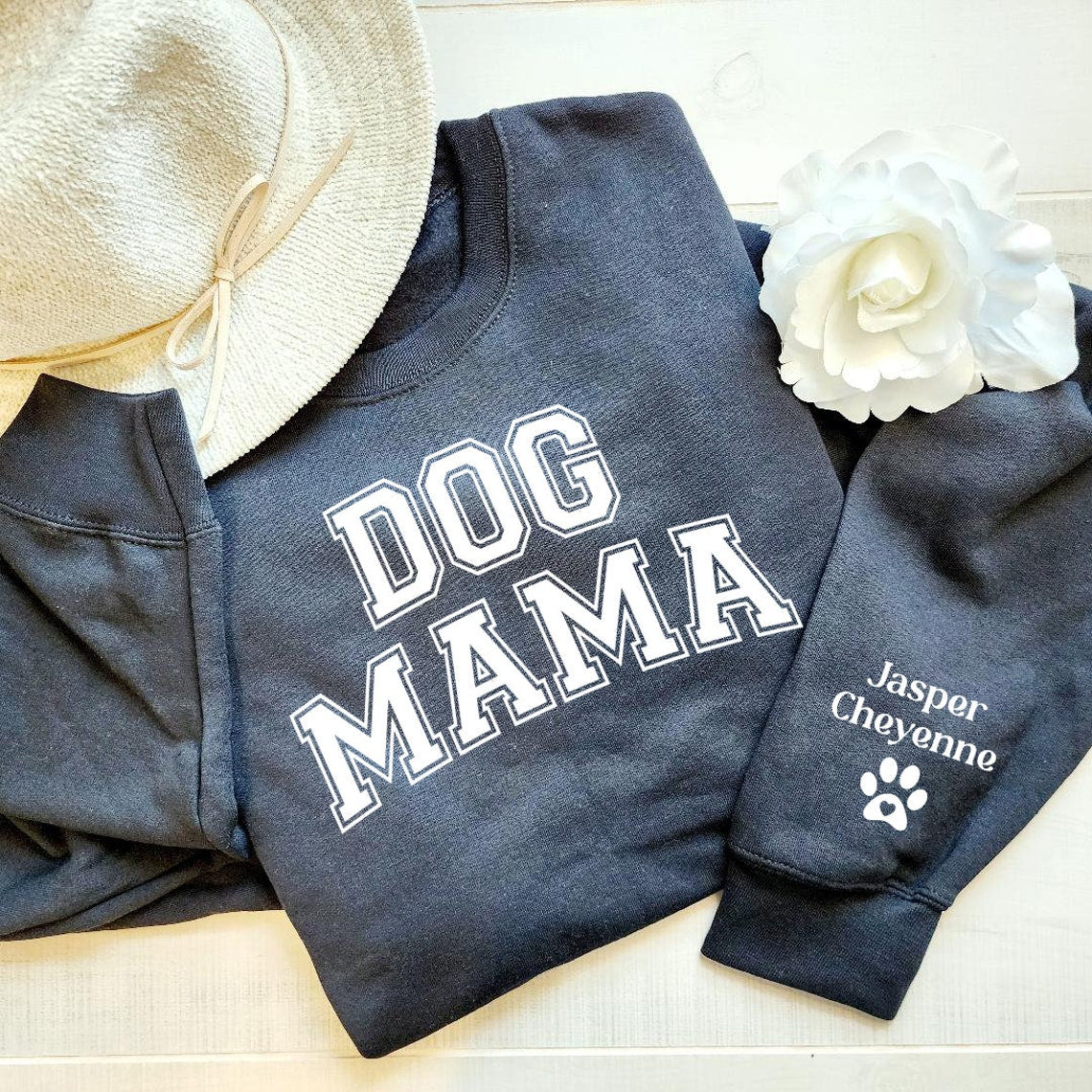 Personalisiertes Dog Mama Vinyl-Sweatshirt mit Kosenamen am Ärmel