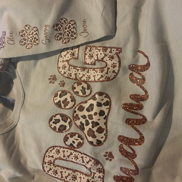 Personalisiertes Leoparden-Sweatshirt für Hundemama mit Hundenamen am Ärmel, Geschenk für Hundemama