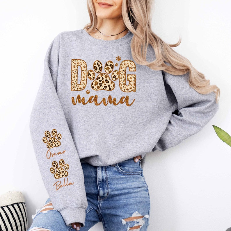 Personalisiertes Leoparden-Sweatshirt für Hundemama mit Hundenamen am Ärmel, Geschenk für Hundemama