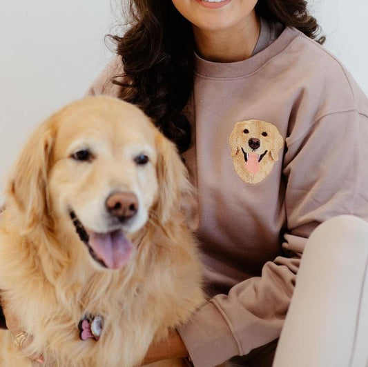 Personalisiertes Sweatshirt mit besticktem Haustiergesicht und Namen für Tierliebhaber