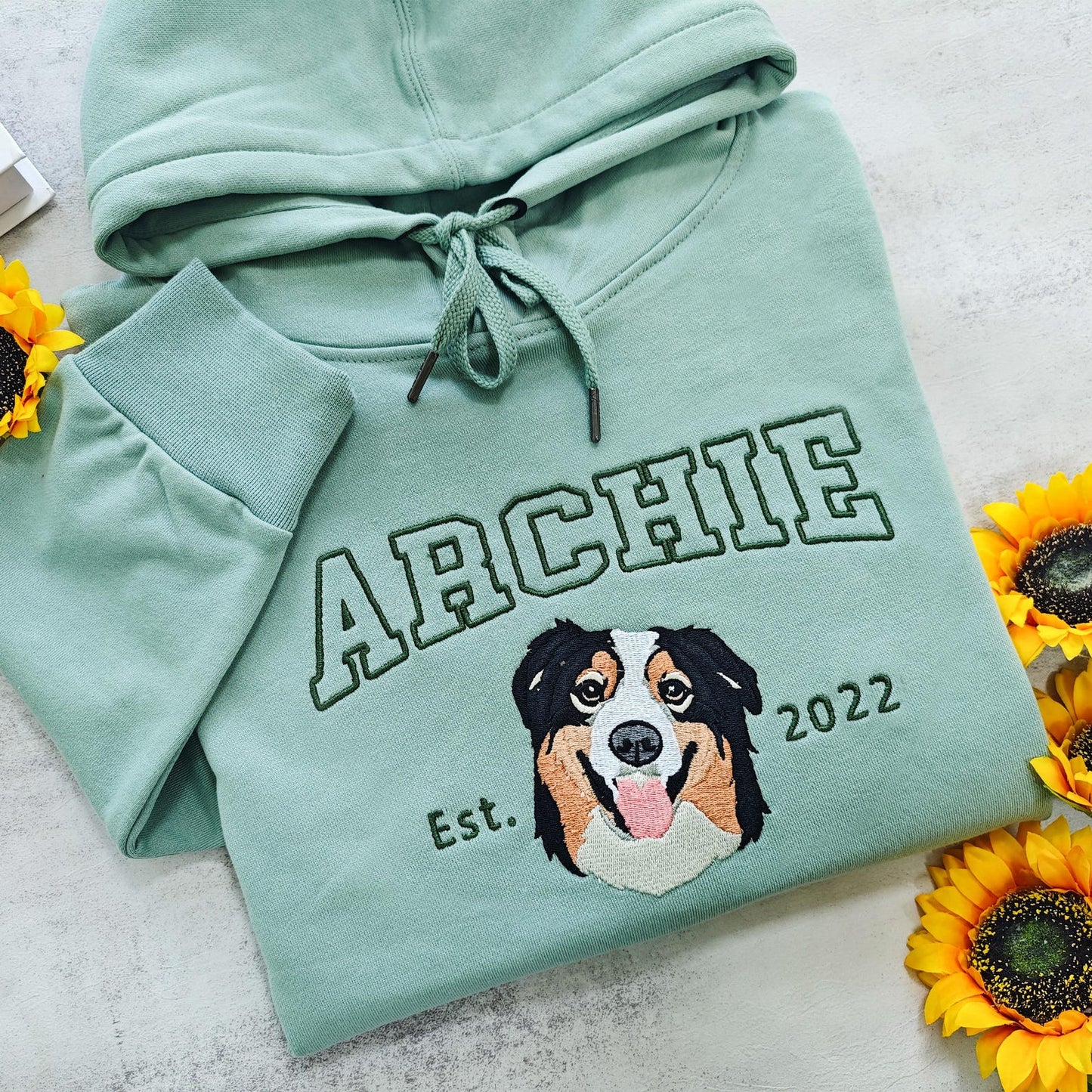 Personalisiertes besticktes Haustiergesicht und Haustiername Sweatshirt Hundeportrait bestickt Crewneck Haustierliebhaber Geschenk