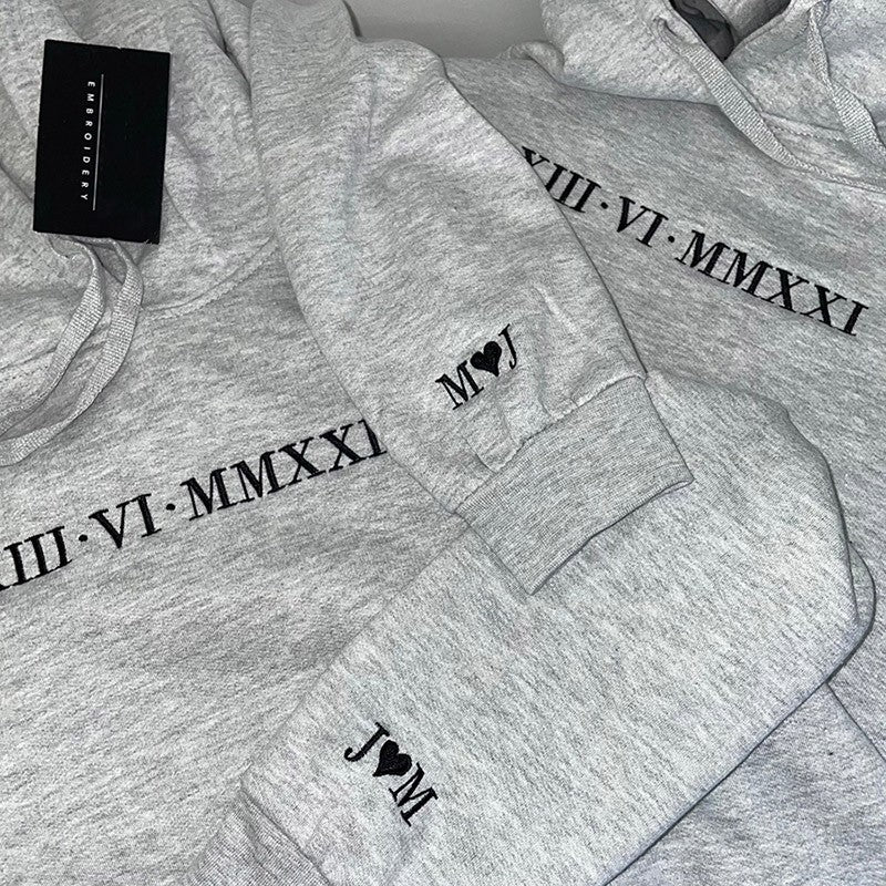 Número romano bordado personalizado en el pecho Sudadera con capucha a juego Regalos para parejas del día de San Valentín