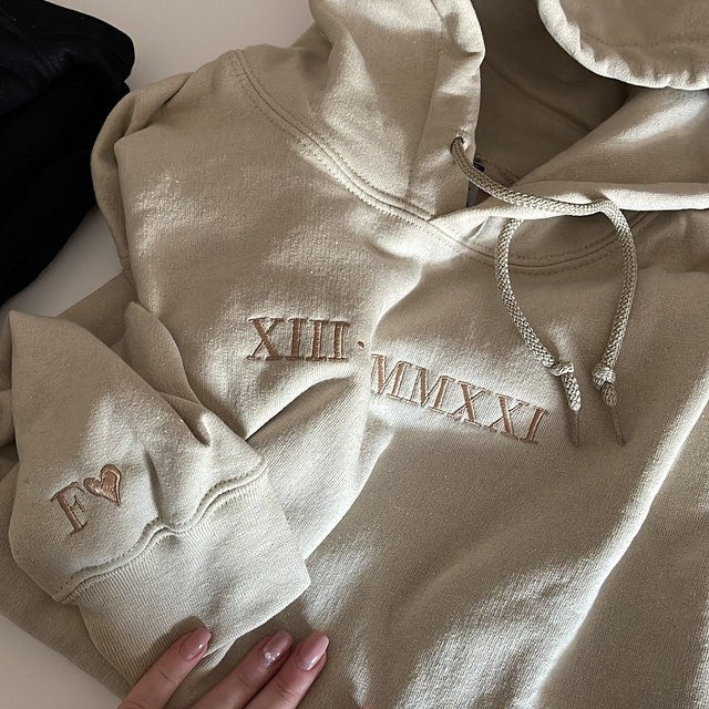 Número romano bordado personalizado en el pecho Sudadera con capucha a juego Regalos para parejas del día de San Valentín