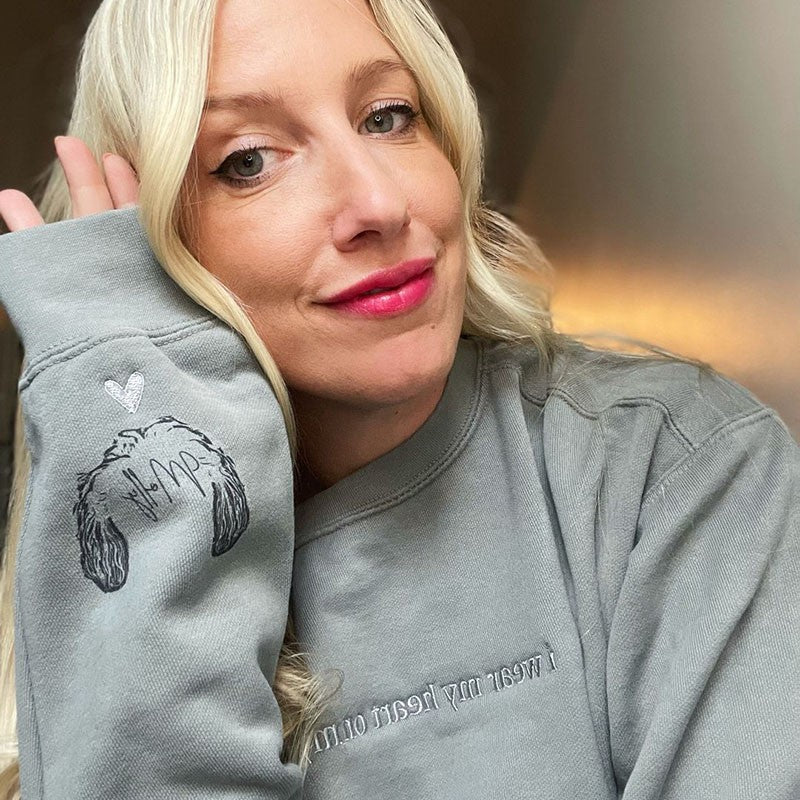 Bester Verkauf!! Personalisiertes Sweatshirt mit besticktem „Herz auf meinem Ärmel“ und Hunde-/Katzenohren am Ärmel, Geschenk für alle Tierliebhaber