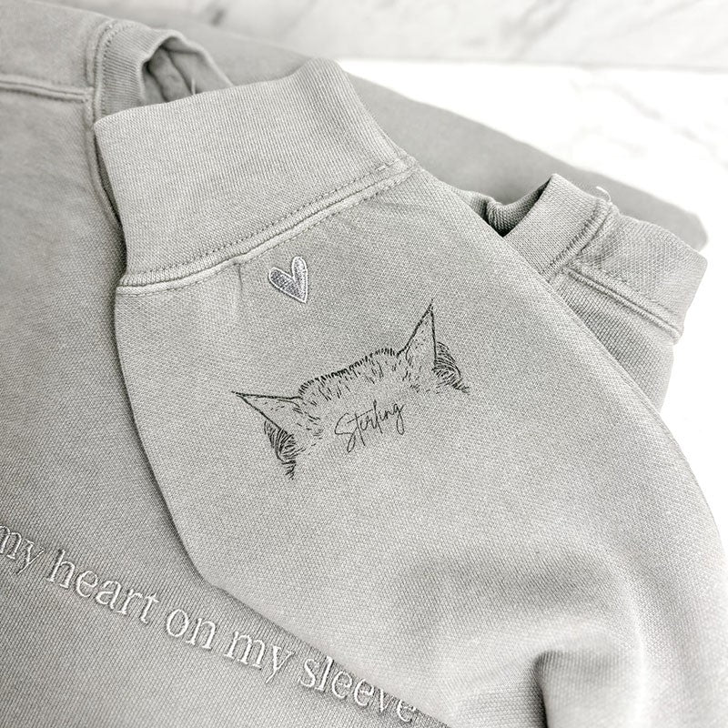 Bester Verkauf!! Personalisiertes Sweatshirt mit besticktem „Herz auf meinem Ärmel“ und Hunde-/Katzenohren am Ärmel, Geschenk für alle Tierliebhaber