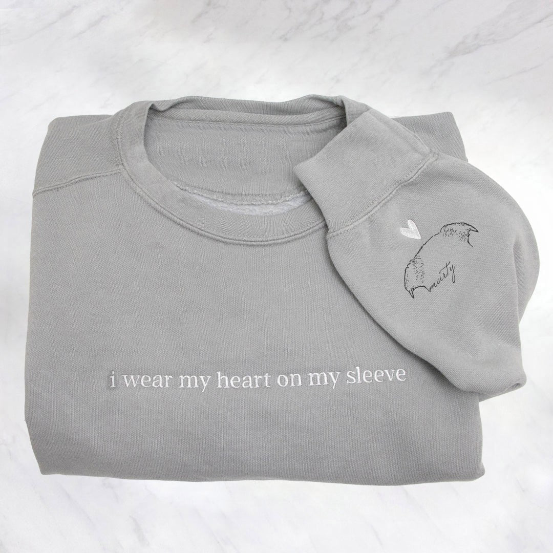 Bester Verkauf!! Personalisiertes Sweatshirt mit besticktem „Herz auf meinem Ärmel“ und Hunde-/Katzenohren am Ärmel, Geschenk für alle Tierliebhaber