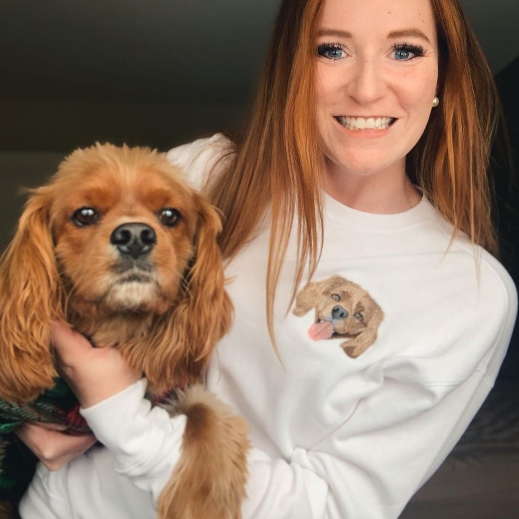 Sweatshirt mit individueller Bestickung und Haustierportrait, Geschenk für Tierliebhaber