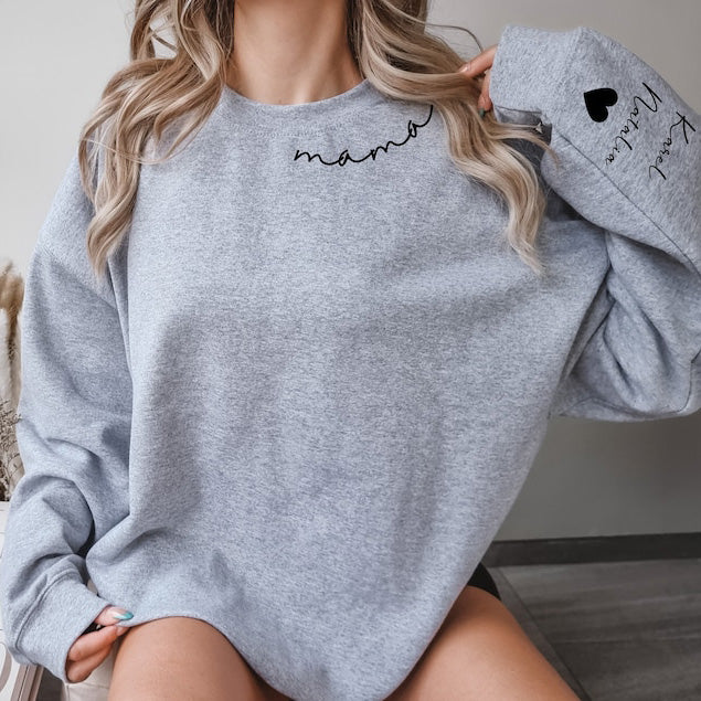 Personalisiertes Mama-Sweatshirt mit individuellem Namen auf dem Ärmel zum Muttertag